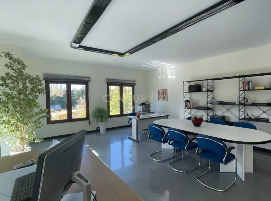 Tirane, jepet me qera zyre Kati 3, 98 m² 1.000 € (Rruga e Elbasanit)