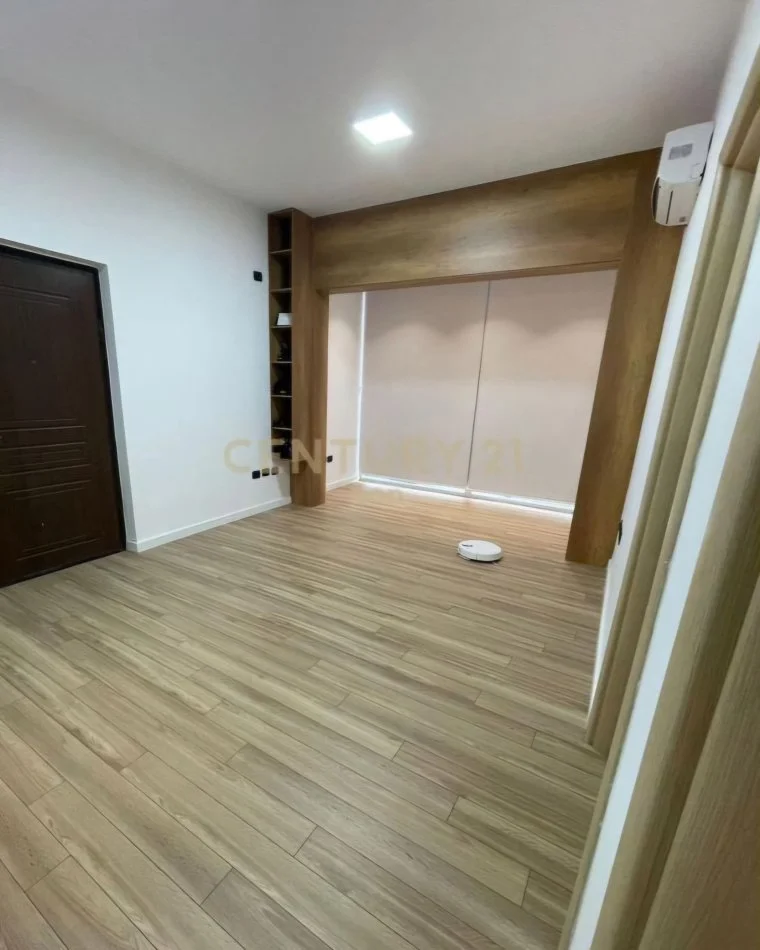 Tirane, jepet me qera zyre Kati 1, 80 m² 550 € (Rruga Bardhyl)