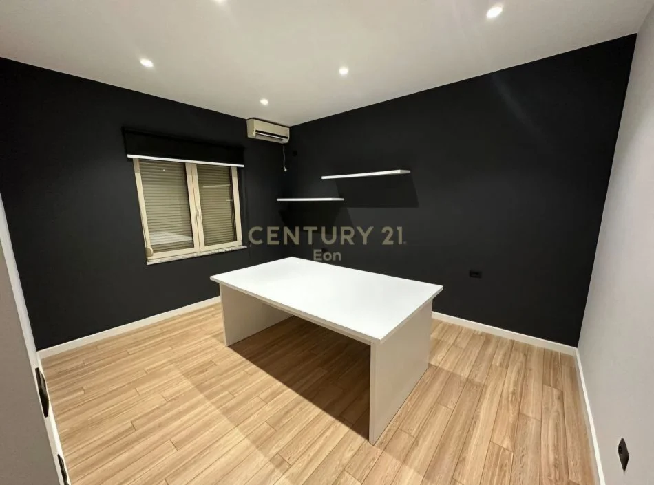 Tirane, jepet me qera zyre Kati 1, 80 m² 550 € (Rruga Bardhyl)
