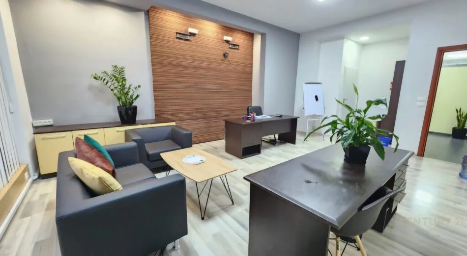 Tirane, jepet me qera zyre Kati 1, 122 m² 1.515 € (21 Dhjetori)