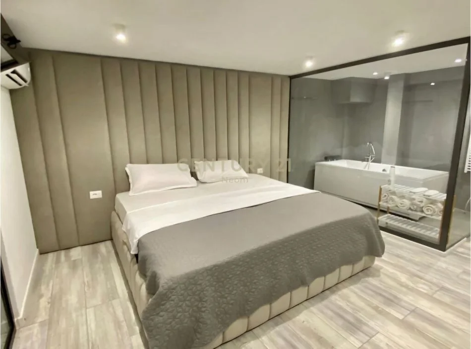 Tirane, jepet me qera apartament duplex 2+1 Kati 1, 100 m² 1.300 € (Myslym Shyri)