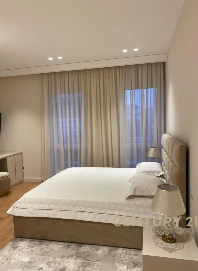 Tirane, shitet apartament 3+1 Kati 3, 181 m² 380.000 € (Ish Fusha Aviacionit)