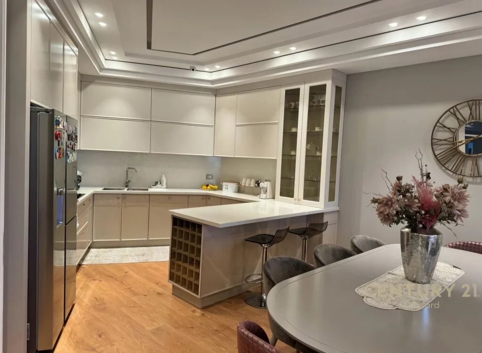 Tirane, shitet apartament 3+1 Kati 3, 181 m² 380.000 € (Ish Fusha Aviacionit)