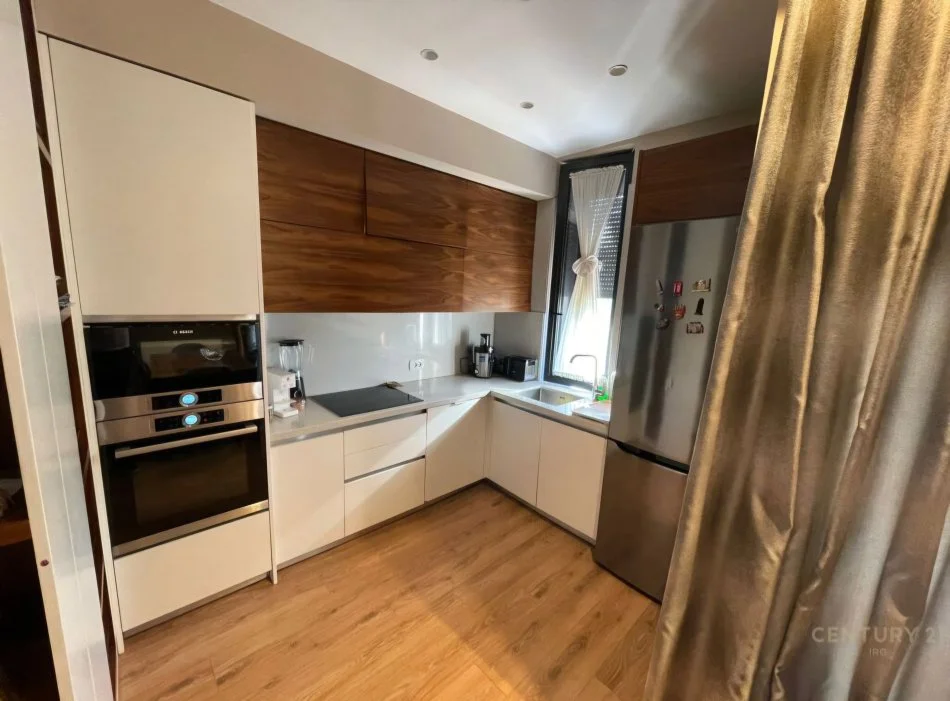 Tirane, shitet apartament 3+1 Kati 3, 154.000 m² 540.000 € (Rruga e Elbasanit)