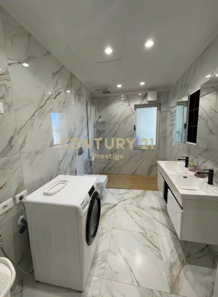 Tirane, shitet apartament 3+1 Kati 3, 154.000 m² 540.000 € (Rruga e Elbasanit)