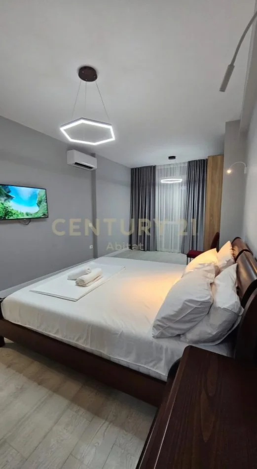 Tirane, shitet apartament 2+1 Kati 1, 112 m² 270.000 € (Rruga Barrikadave)