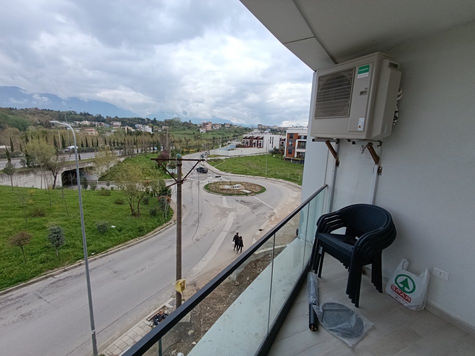 Tirane, jepet me qera apartament 2+1+Aneks+Ballkon Kati 3, 80 m² 1.200 € (Mbrapa Radisson)