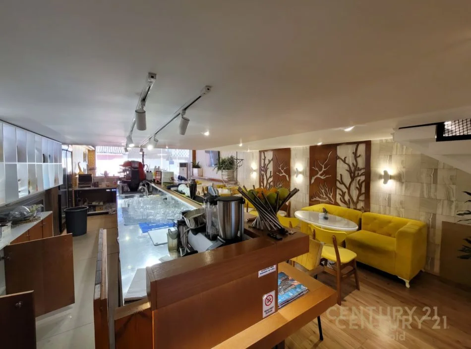 Tirane, jepet me qera bar-kafe Kati 0, 160 m² 2.201 € (Rruga e Dibrës)