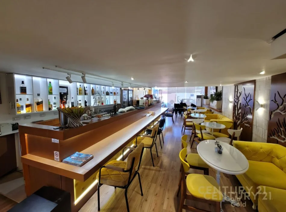 Tirane, jepet me qera bar-kafe Kati 0, 160 m² 2.201 € (Rruga e Dibrës)
