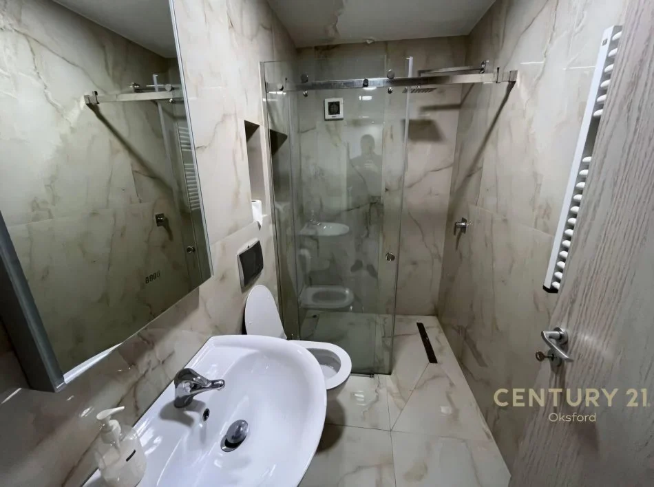 Tirane, jepet me qera hotel Kati 2, 360 m² 12.500 € (Stadiumi Dinamo)