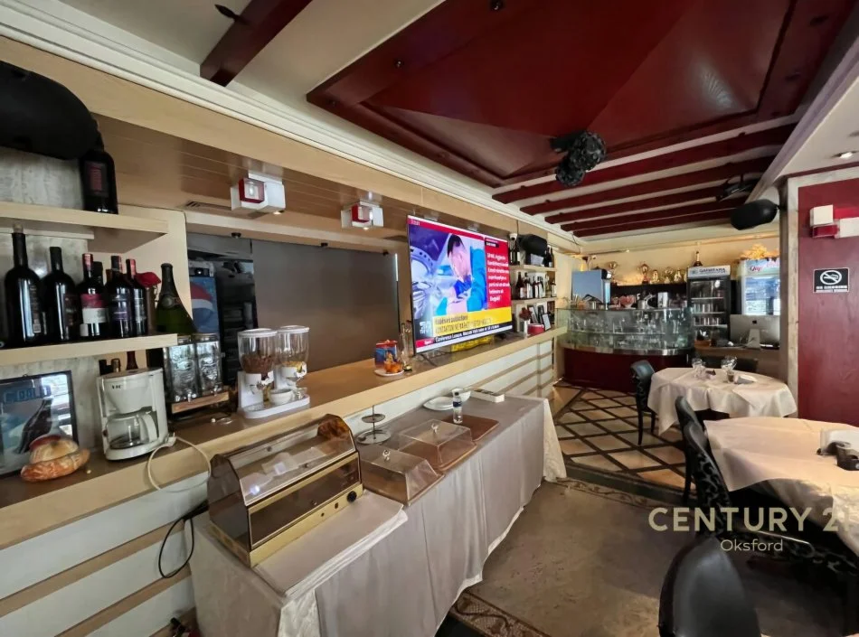 Tirane, jepet me qera hotel Kati 2, 360 m² 12.500 € (Stadiumi Dinamo)