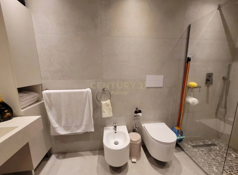 Tirane, shitet apartament 3+1+Ballkon Kati 7, 180 m² 260.000 € (ATSH)