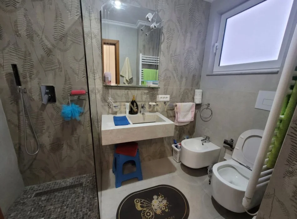 Tirane, shitet apartament 3+1+Ballkon Kati 7, 180 m² 260.000 € (ATSH)