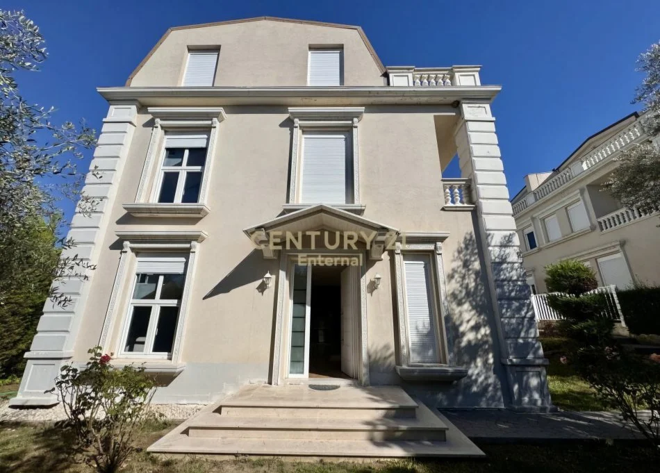 Tirane, shitet Vile 4+1 Kati 3, 289 m² 950.000 € (Qendra Tregtare TEG)