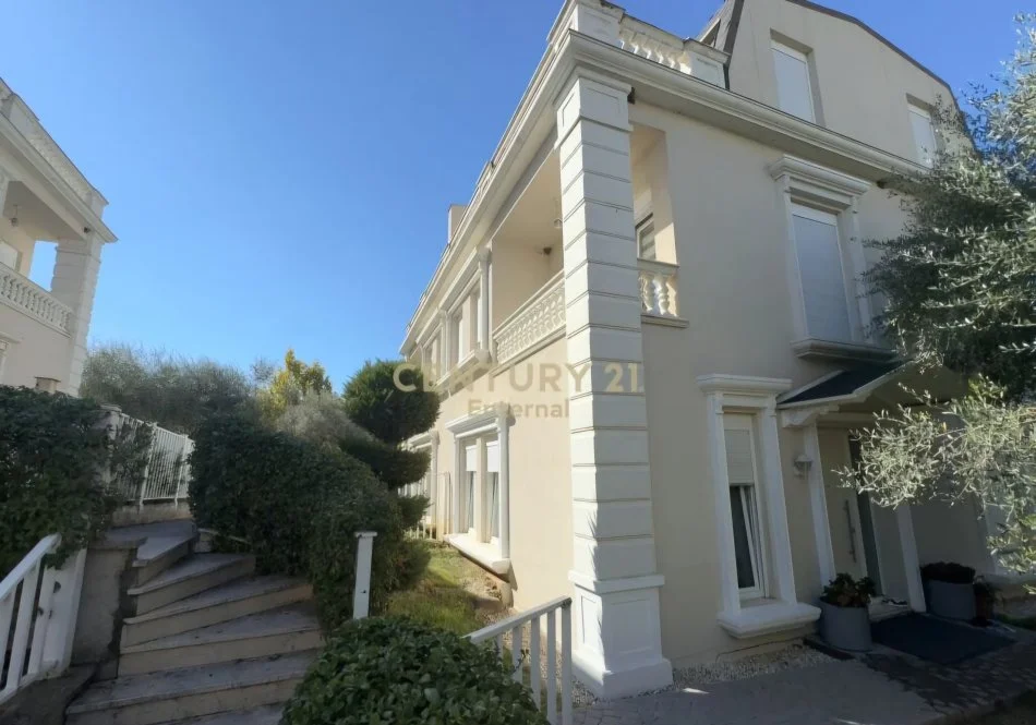 Tirane, shitet Vile 4+1 Kati 3, 289 m² 950.000 € (Qendra Tregtare TEG)