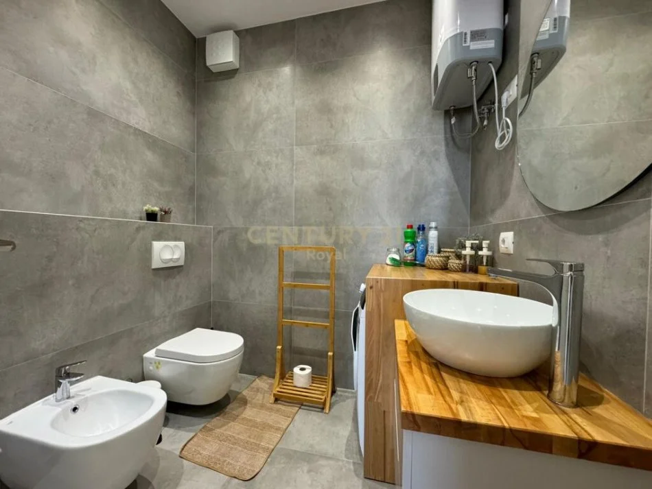 Tirane, jepet me qera apartament 2+1 Kati 7, 96 m² 1.200 € (Rruga e Kavajës)