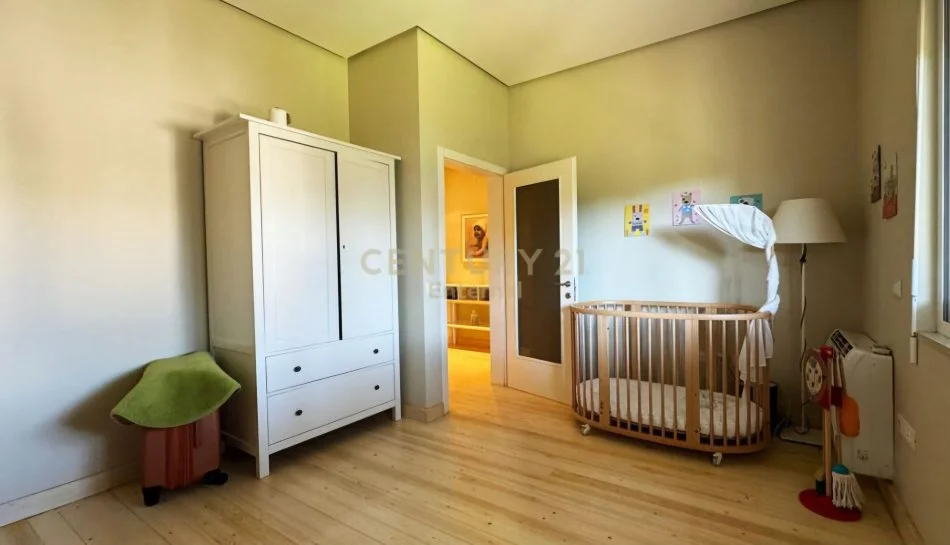 Durres, shitet Vile 4+1 Kati 2, 366 m² 1.200.000 € (Gjiri I Lalzit)