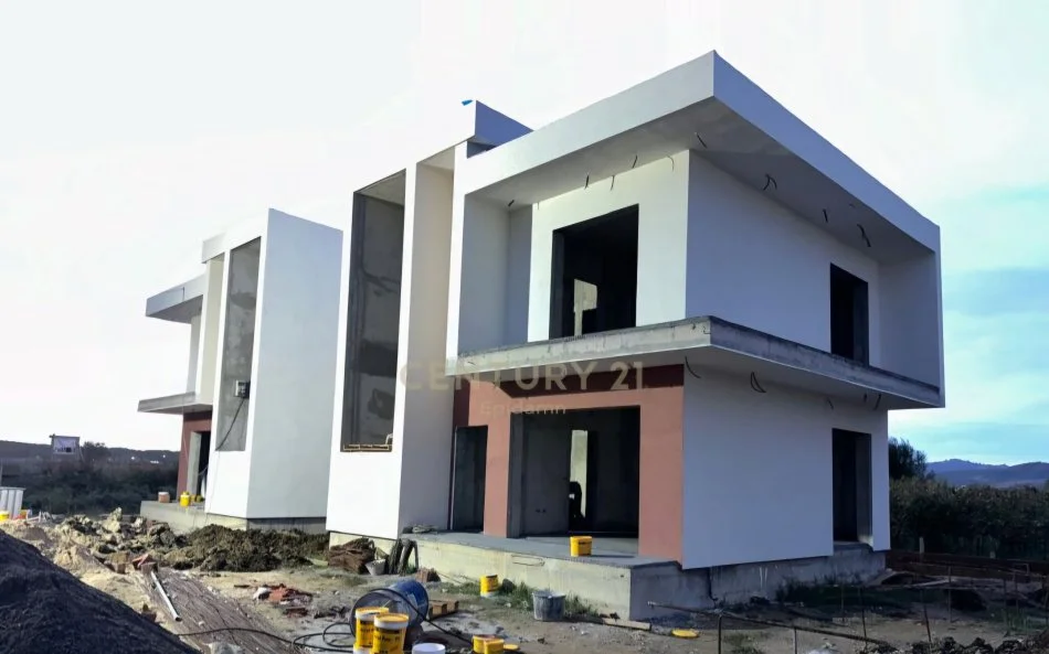 Tirane, shitet Vile 4+1 Kati 3, 684 m² 340.000 € (Gjiri I Lalzit)