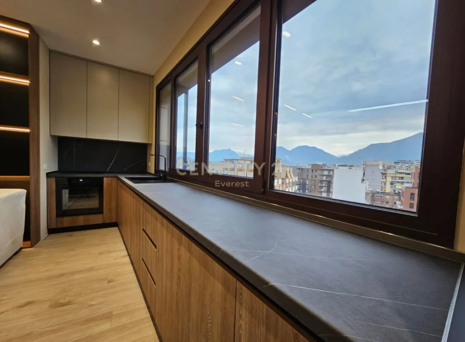 Tirane, jepet me qera apartament 2+1 Kati 8, 117 m² 1.600 € (Rruga e Barrikadave)