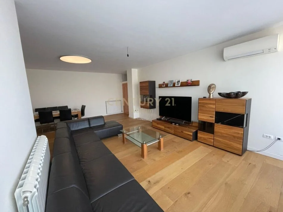 Tirane, shitet apartament 4+1 Kati 3, 325 m² 450.000 € (Kinostudio)