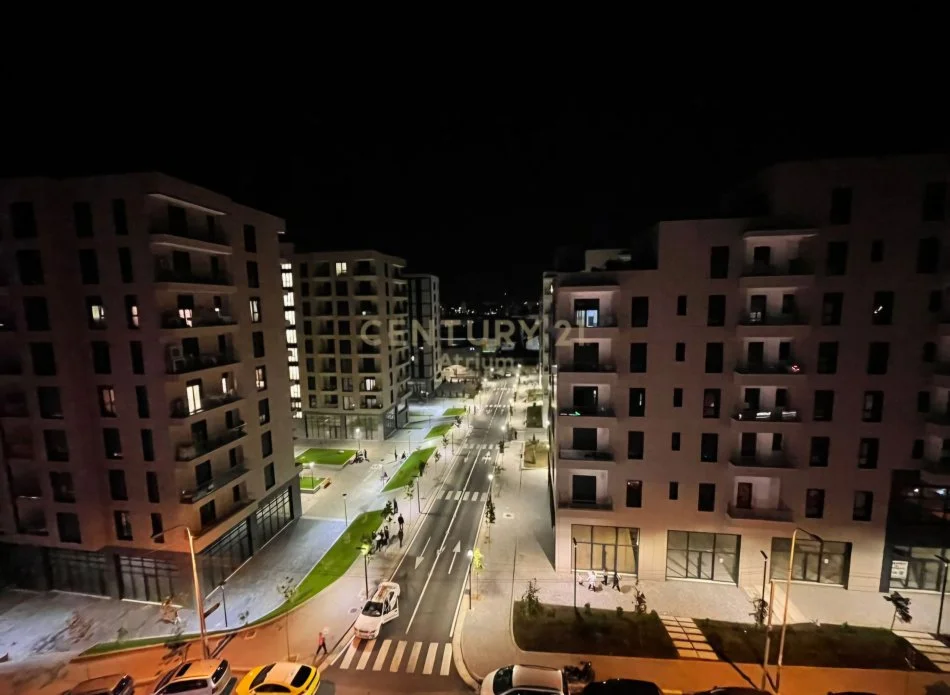 Tirane, jepet me qera apartament 2+1 Kati 4, 92 m² 800 € (Porcelan)