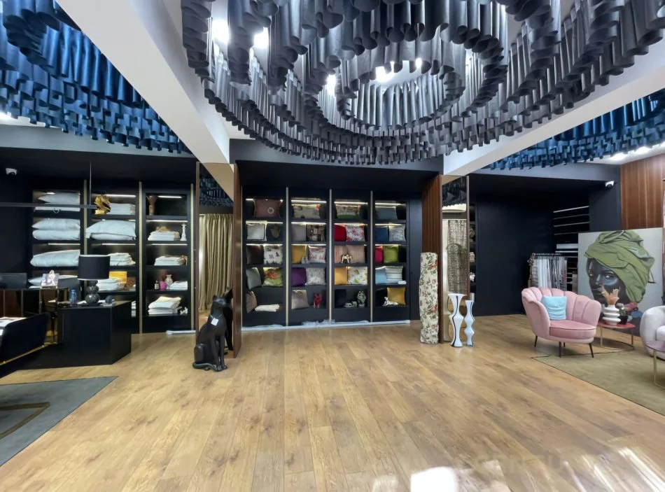 Tirane, jepet me qera ambjent biznesi Kati 1, 132 m² 3.000 € (Vasil Shanto)