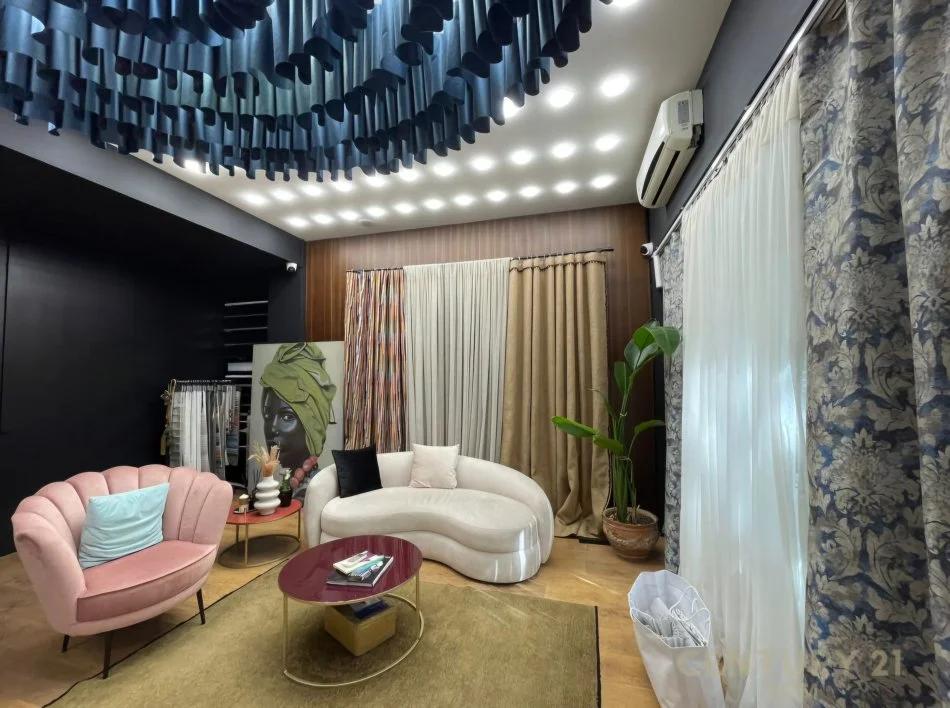 Tirane, jepet me qera ambjent biznesi Kati 1, 132 m² 3.000 € (Vasil Shanto)