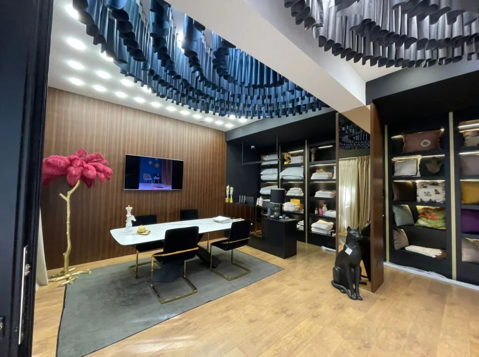 Tirane, jepet me qera ambjent biznesi Kati 1, 132 m² 3.000 € (Vasil Shanto)