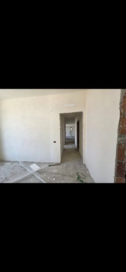 Tirane, shitet apartament 3+1+Ballkon Kati 2, 119 m² 173.000 € (Rruga 5 Maji)