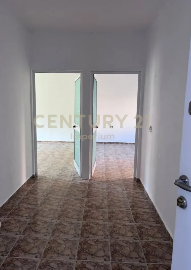 Tirane, shitet apartament 1+1 Kati 1, 64 m² 70.000 € (Kombinat)