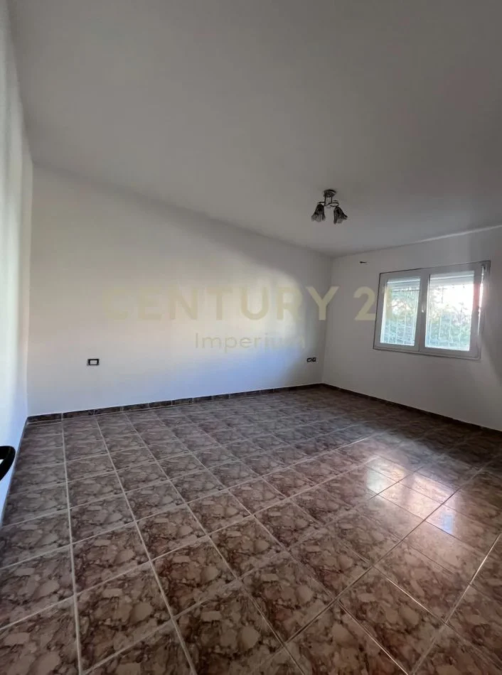 Tirane, shitet apartament 1+1 Kati 1, 64 m² 70.000 € (Kombinat)