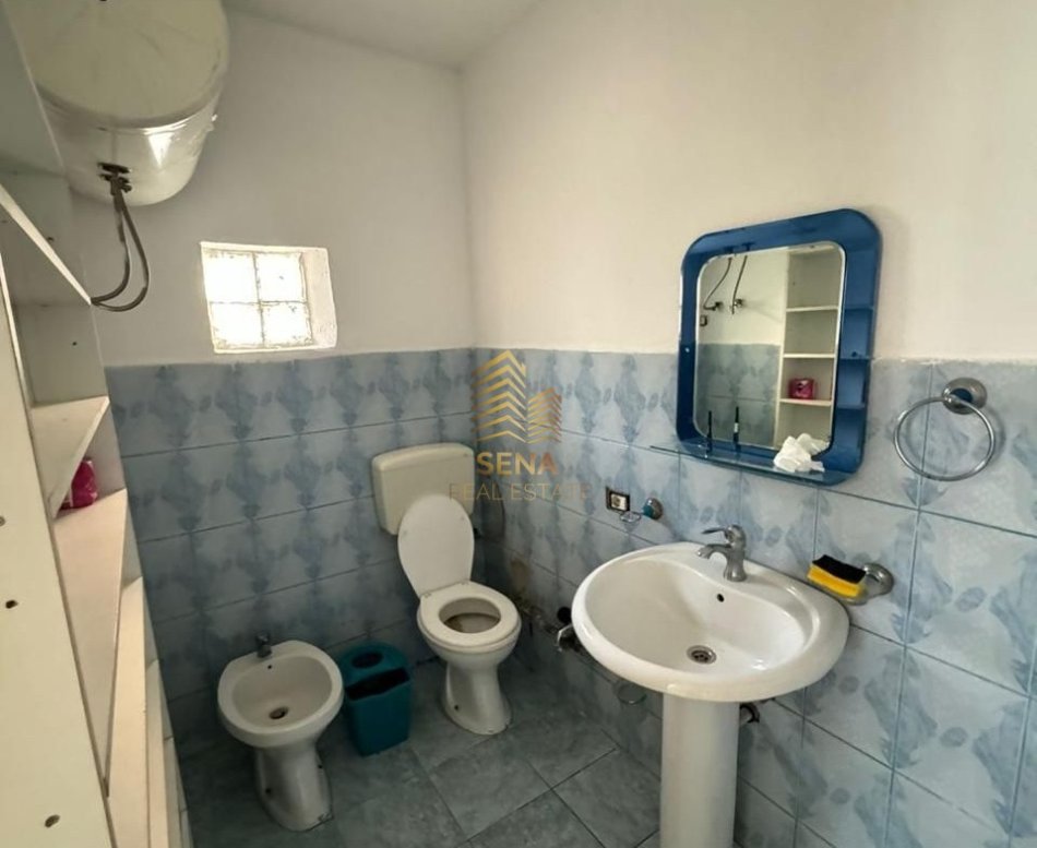 Tirane, jepet me qera ambjent biznesi Kati 1, 50 m² 500 € (Rruga e Dibrës)