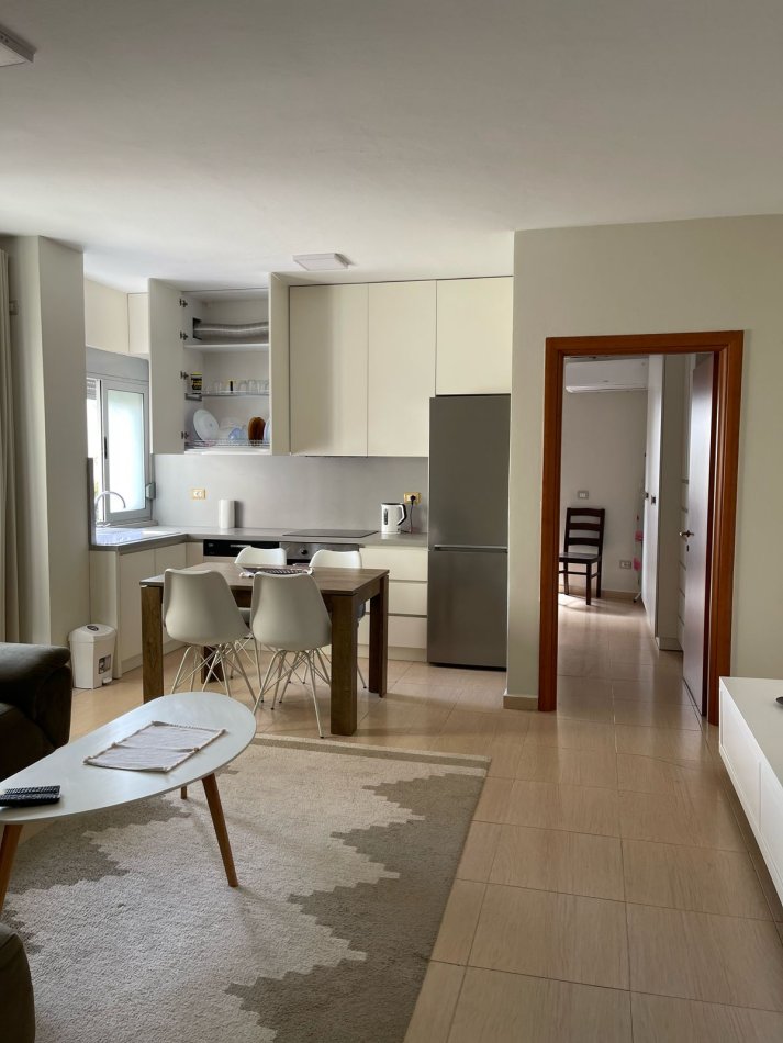 Tirane, jepet me qera apartament 1+1+Ballkon Kati 2, 70 m² 550 € (Tek prokuroria tiranes te vasil shanto)
