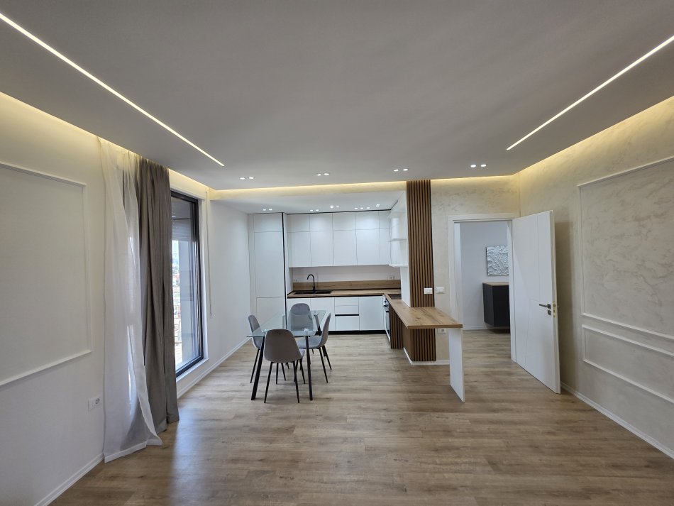 Tirane, shitet apartament 3+1+Ballkon Kati 6, 138 m² 275.000 € (Rruga Xhanfize Keko)