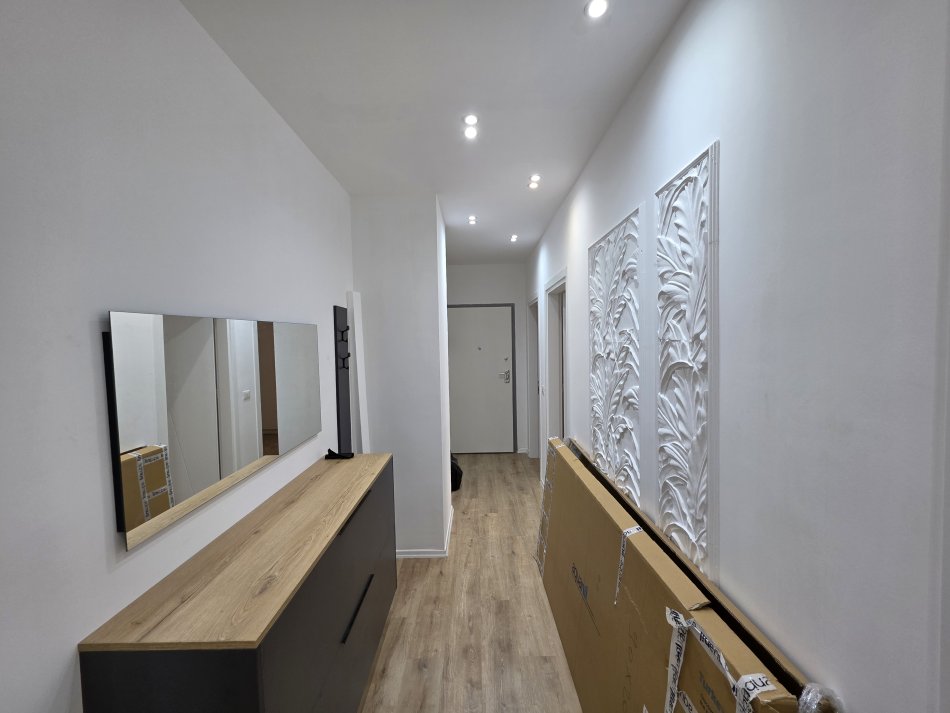 Tirane, shitet apartament 3+1+Ballkon Kati 6, 138 m² 275.000 € (Rruga Xhanfize Keko)
