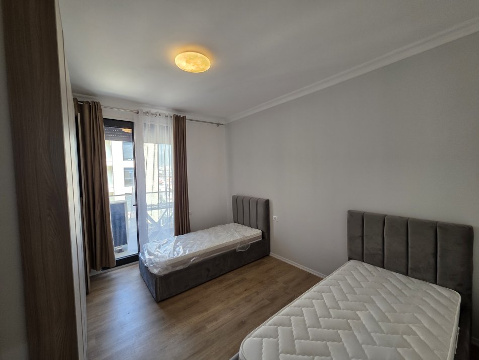 Tirane, shitet apartament 3+1+Ballkon Kati 6, 138 m² 275.000 € (Rruga Xhanfize Keko)