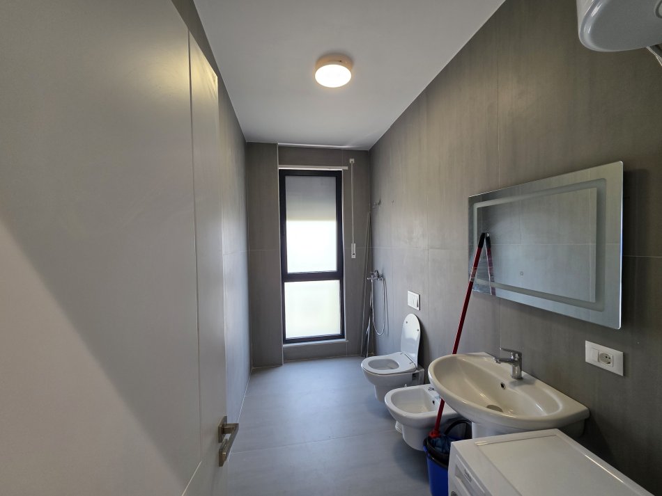 Tirane, shitet apartament 3+1+Ballkon Kati 6, 138 m² 275.000 € (Rruga Xhanfize Keko)