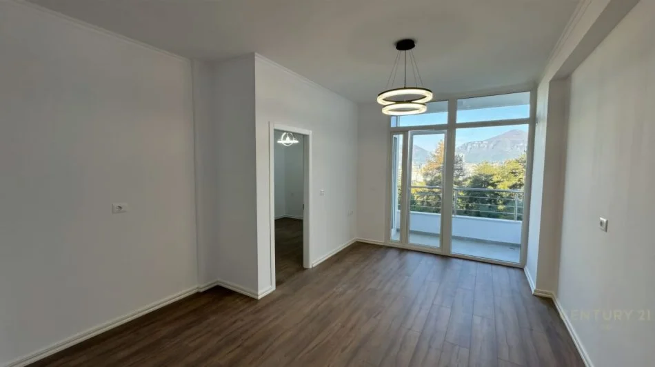 Tirane, shitet apartament 1+1 Kati 3, 65 m² 120.000 € (Kopshti Botanik)