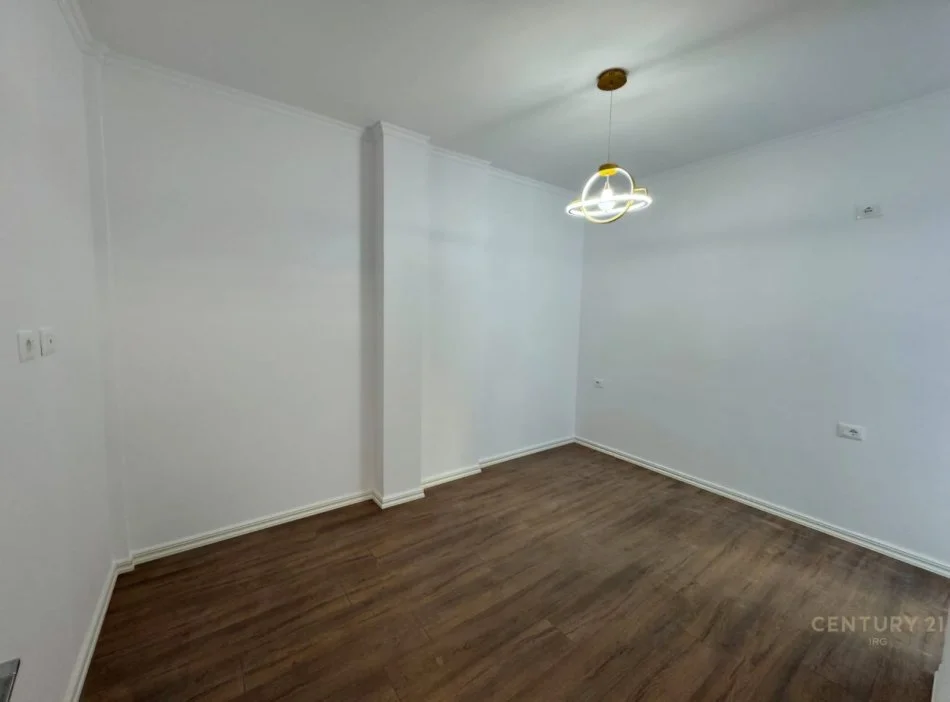 Tirane, shitet apartament 1+1 Kati 3, 65 m² 120.000 € (Kopshti Botanik)