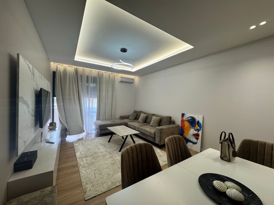Tirane, shitet apartament 2+1+Ballkon Kati 5, 89 m² 200.000 € 
