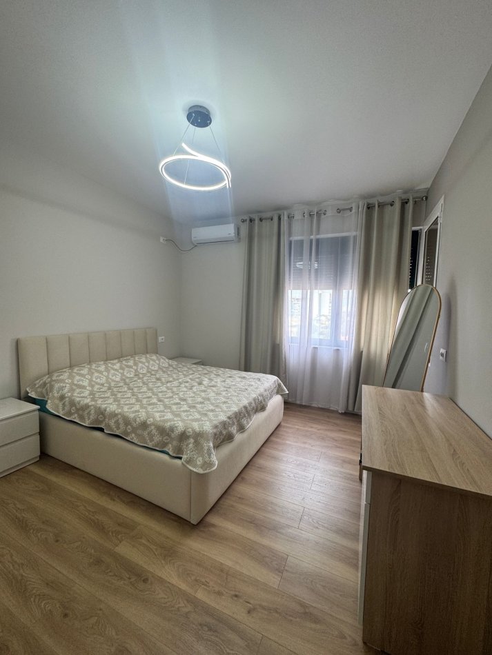 Tirane, shitet apartament 2+1+Ballkon Kati 5, 89 m² 200.000 € 