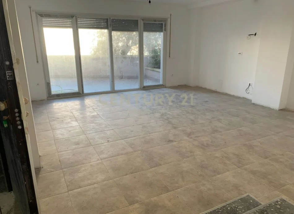 Tirane, shitet apartament duplex 2+1+Ballkon Kati 2, 186 m² 250.000 € (Kopshti Botanik)