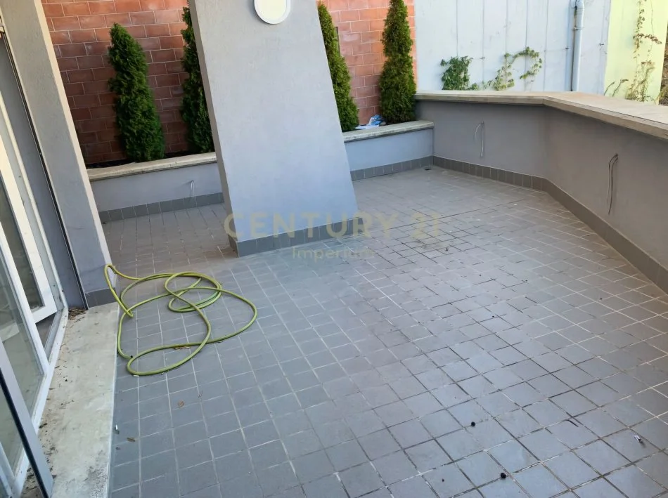 Tirane, shitet apartament duplex 2+1+Ballkon Kati 2, 186 m² 250.000 € (Kopshti Botanik)