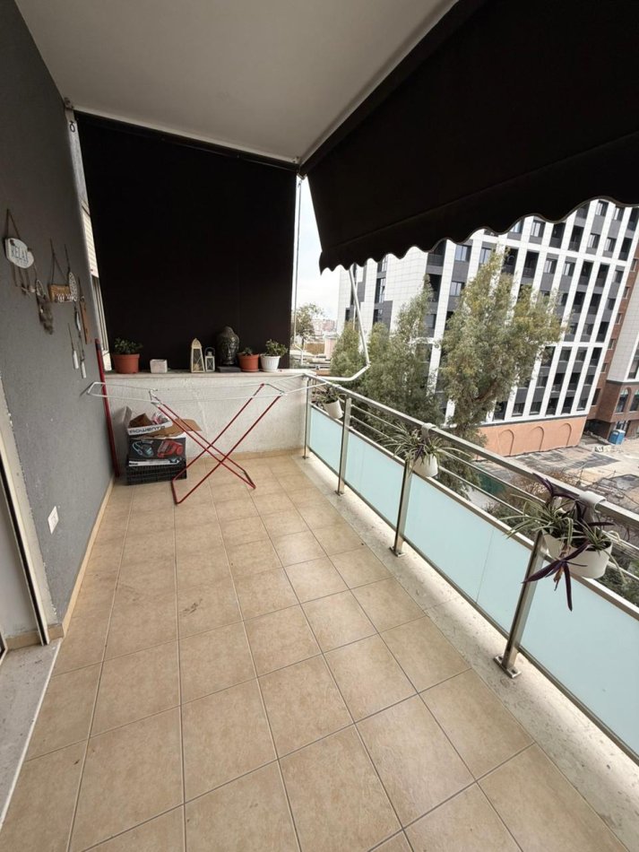 Tirane, jepet me qera apartament 2+1+Aneks+Ballkon Kati 4, 90 m² 500 € (Perballe Amerikan 3)