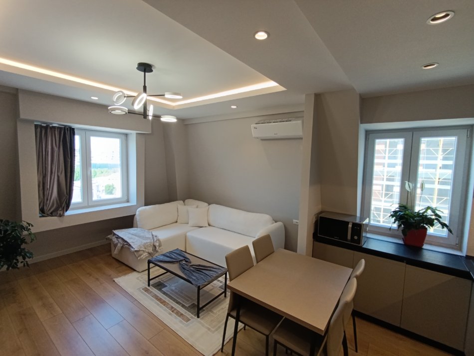 Tirane, jepet me qera apartament+verande | Penthouse 1+1+Aneks+Ballkon Kati 7, 70 m² 700 € (Vasil Shanto pran Komunes)