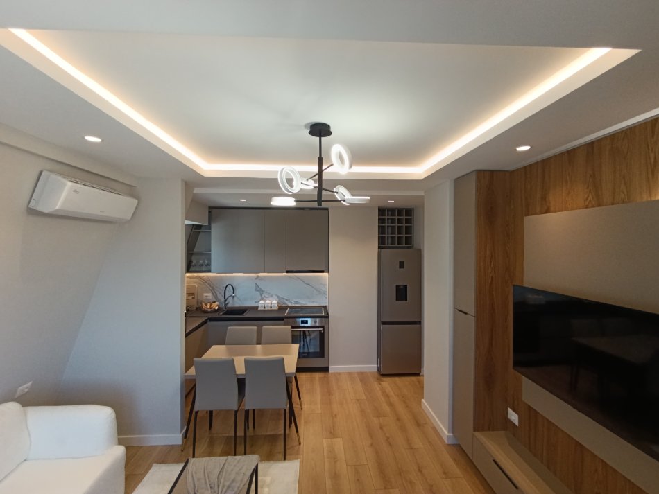 Tirane, jepet me qera apartament+verande | Penthouse 1+1+Aneks+Ballkon Kati 7, 70 m² 700 € (Vasil Shanto)