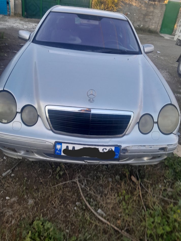 Tirane, shitet makine Mercedes benz Nafte, gri metalizato automatik Kondicioner 400 km 2.000 €