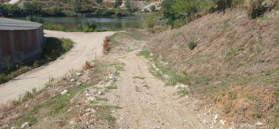 Tirane, jap me qera , 3.750 m² 1.200 € (Rruga Keçja)