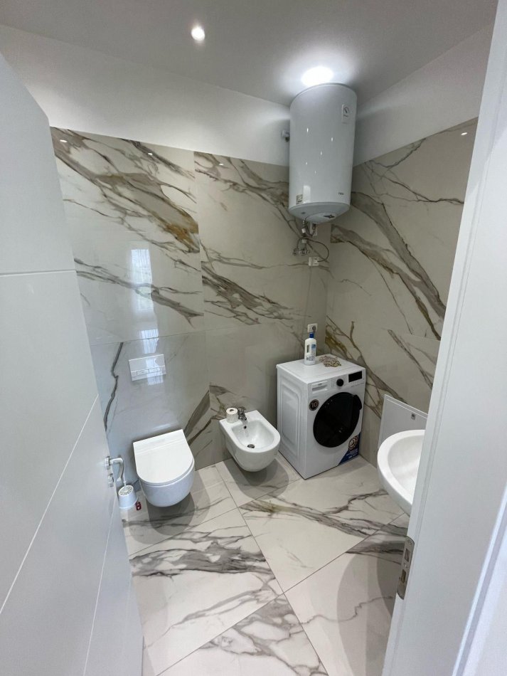 Tirane, jepet me qera apartament 1+1+Ballkon Kati 6, 65 m² 520 € (Fusha Aviacionit)