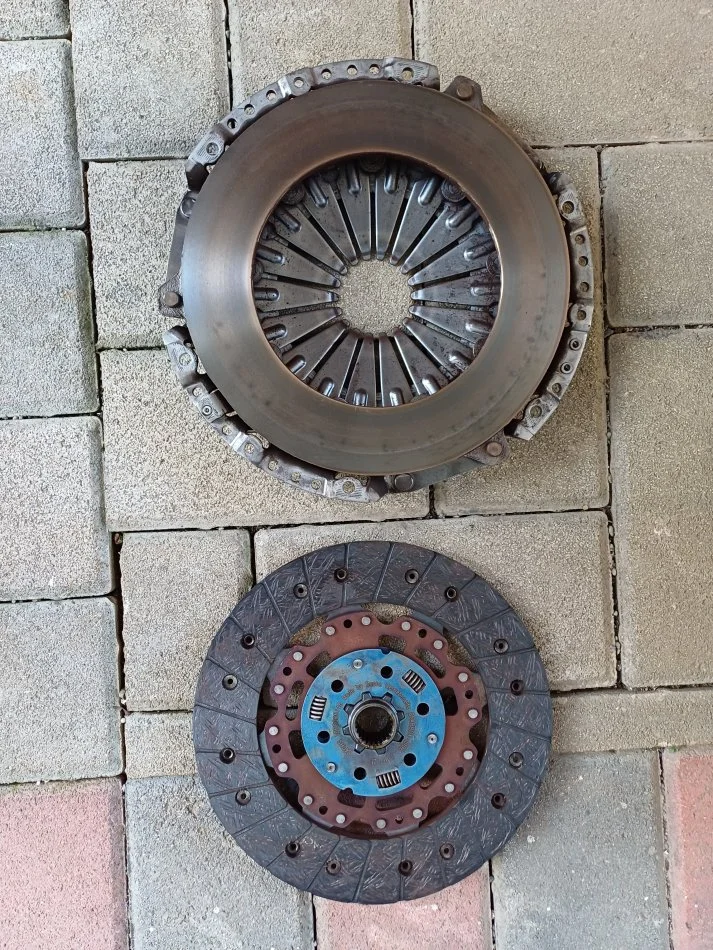 Tirane, shes Disk ,Specidisk . Shumë pak i përdorur. Marka SACHS , Golf 5 Nafte, manuale 5 km 152 €